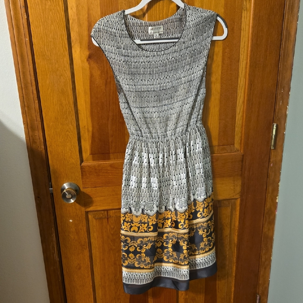 Elegant Black and Gold Patterned Midi Dress
